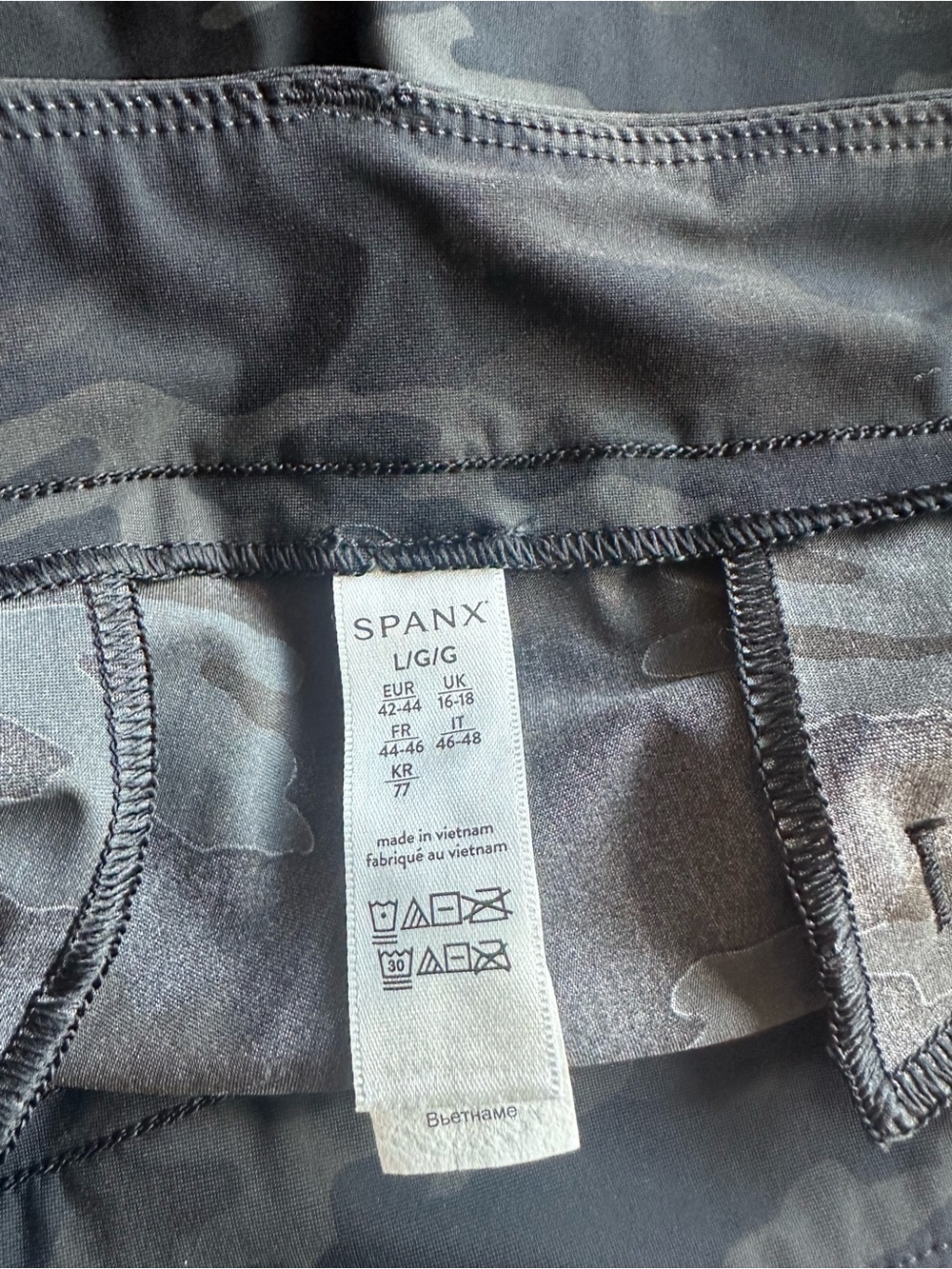 SPANX Sunshine 6” pull on shorts dark camo size large style 50213R - Picture 4 of 10